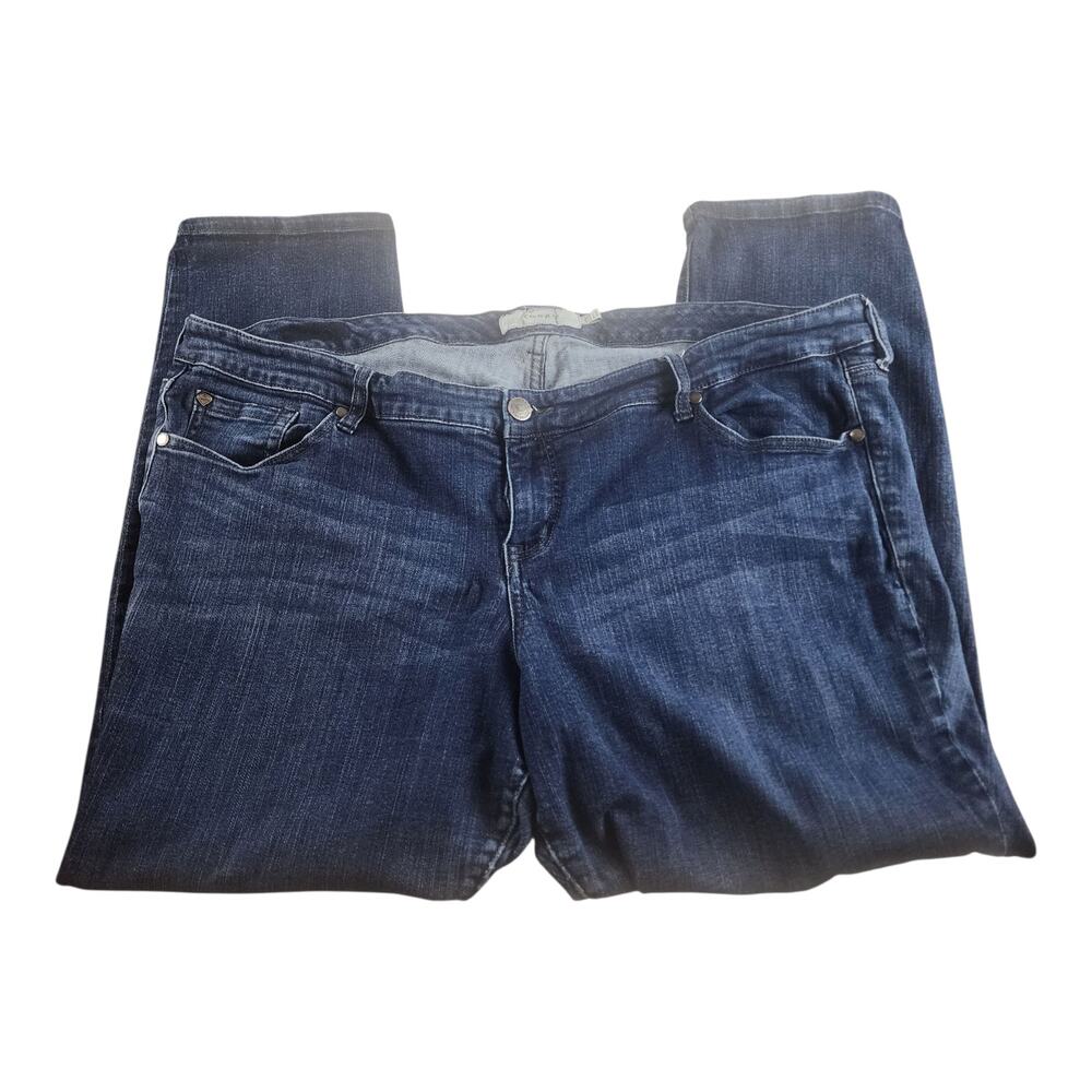 Torrid 22s Denim Jeans Straight Leg Mid-Wash Y2K-Inspired Curvy-Fashion
